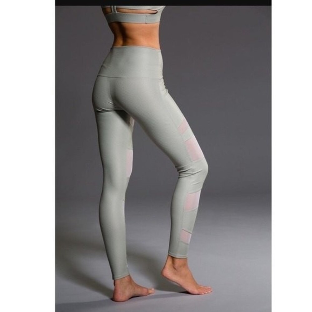 Onzie Hot Yoga High Rise Bondage Legging in White Venom S/M